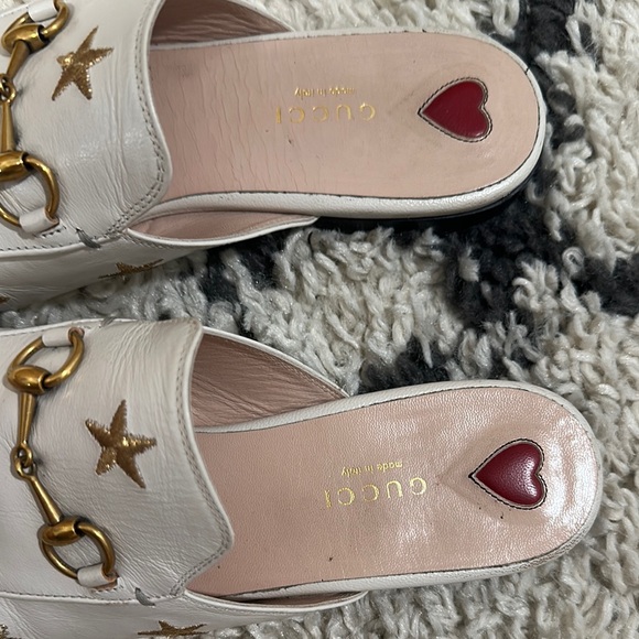 Gucci Women's Cream Loafers with Gold Embroidery - Picture 3 of 8